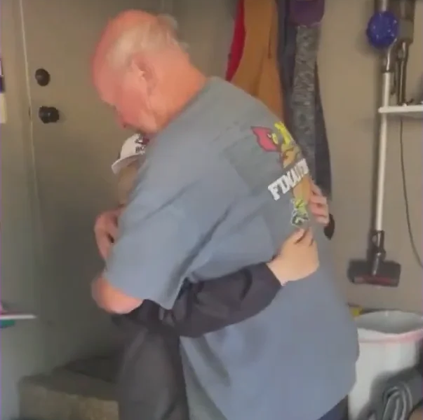 Papa, I Love You: A Grandson’s Heartwarming Grand Slam Gift